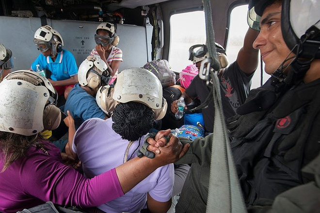 Hình ảnh ấn tượng ít thấy về các hoạt động bên trong hải quân Mỹ